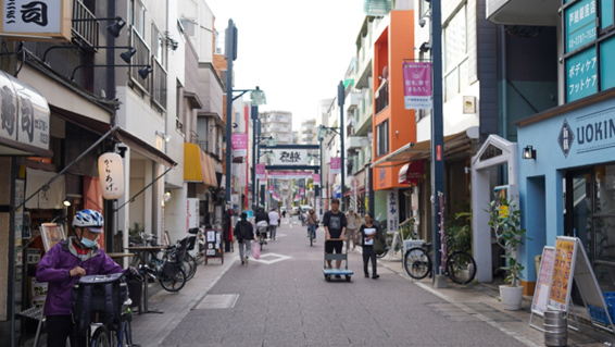 戸越銀座通りを終点まで、約700ｍ直進してください。